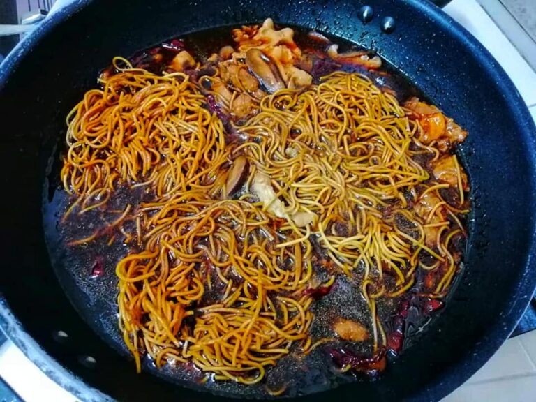 Resepi dan Cara memasak Sizzling Yee Mee dengan hanya menggunakan kuali