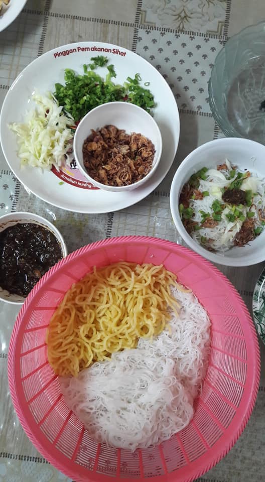 Cara dan Resepi untuk Membuat Bakso. Bebola daging dan sup ...