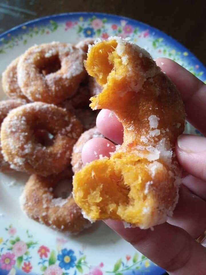 Cara untuk membuat Kuih Keria Gula Putih sebagai kudapan petang anda