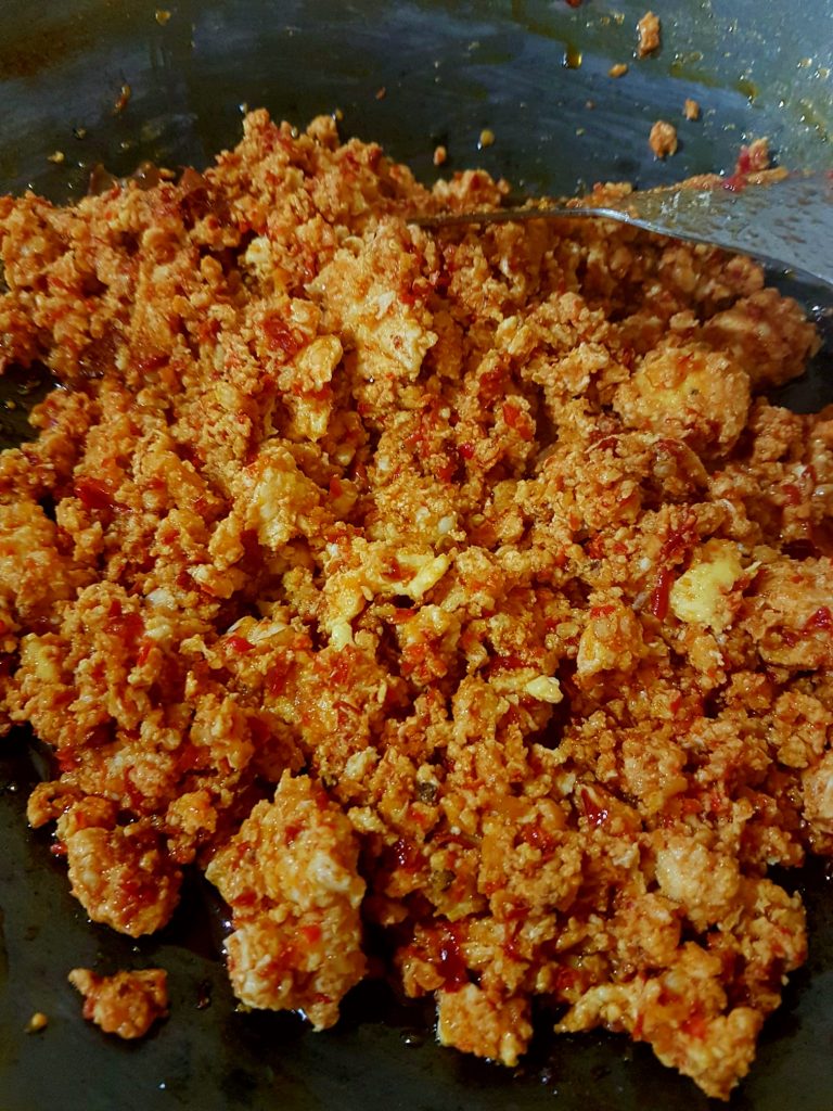 Cara Untuk Membuat Sambal Telur Hancur Yang Sangat Sedap Dan Mudah ...