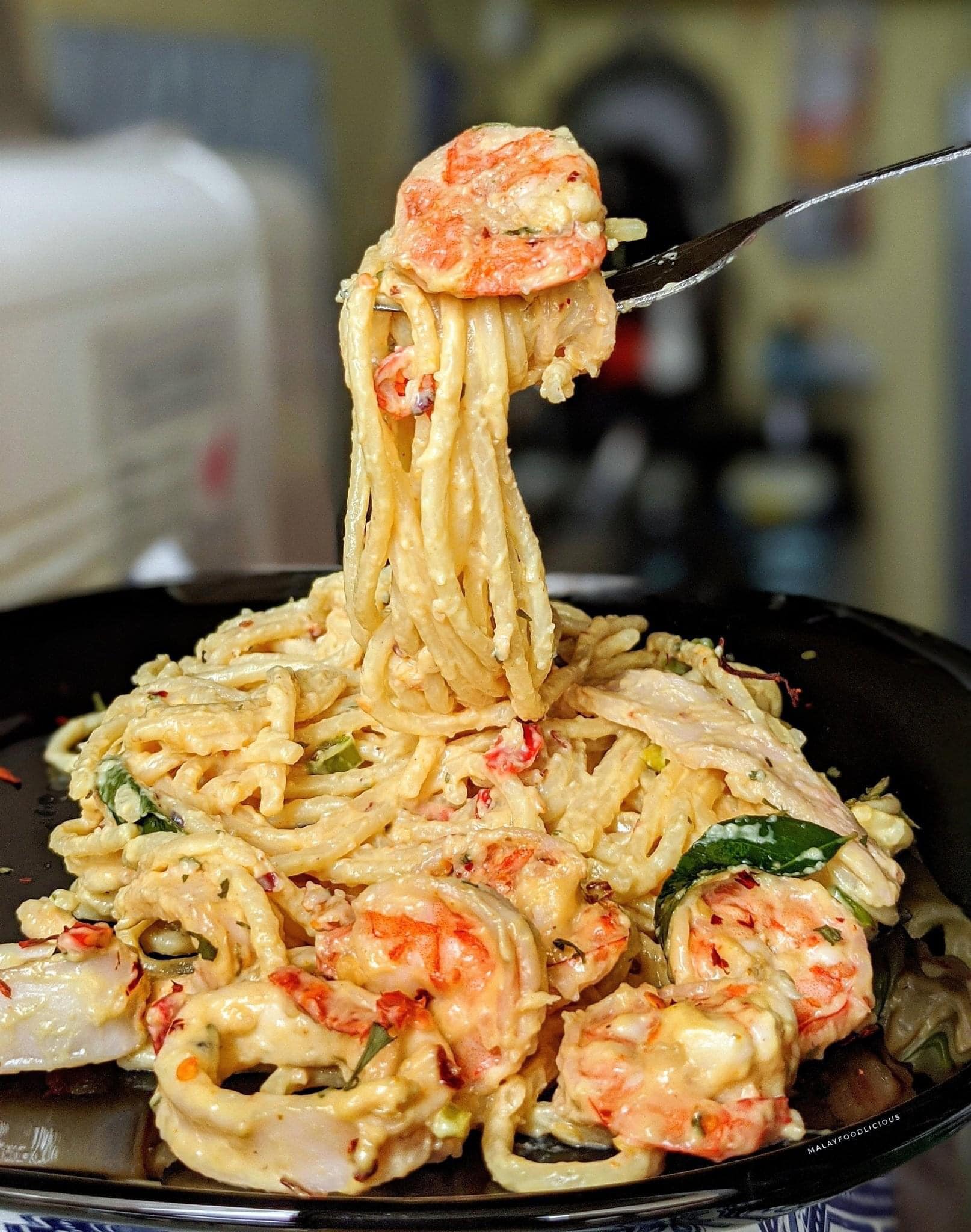 Cara membuat Spicy Buttermilk Spaghetti. Rasanya memang sedap dan tak