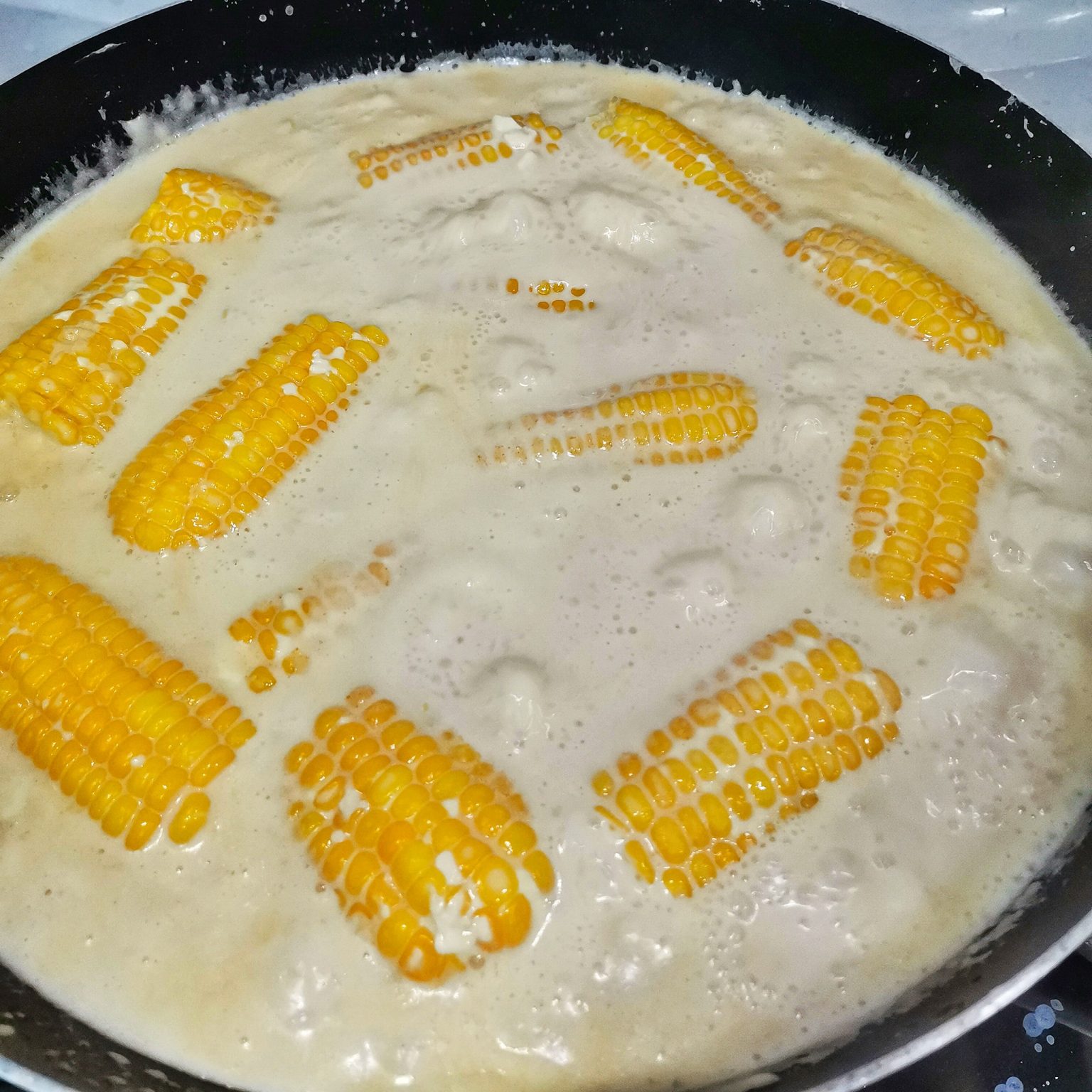 Cara untuk membuat Jagung Rebus Krim Cheese Leleh yang sangat mudah dan