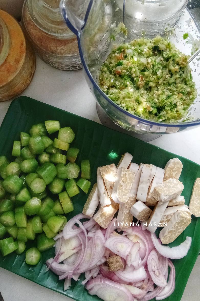 Cara untuk membuat Sambal Tumis Cili Api, Tempe bersama Belimbing Buluh